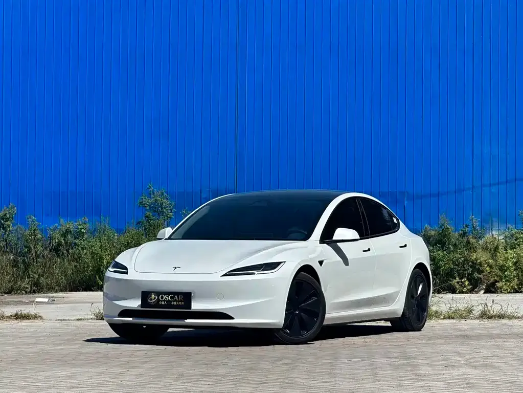 Tesla Model 3 — фото 1