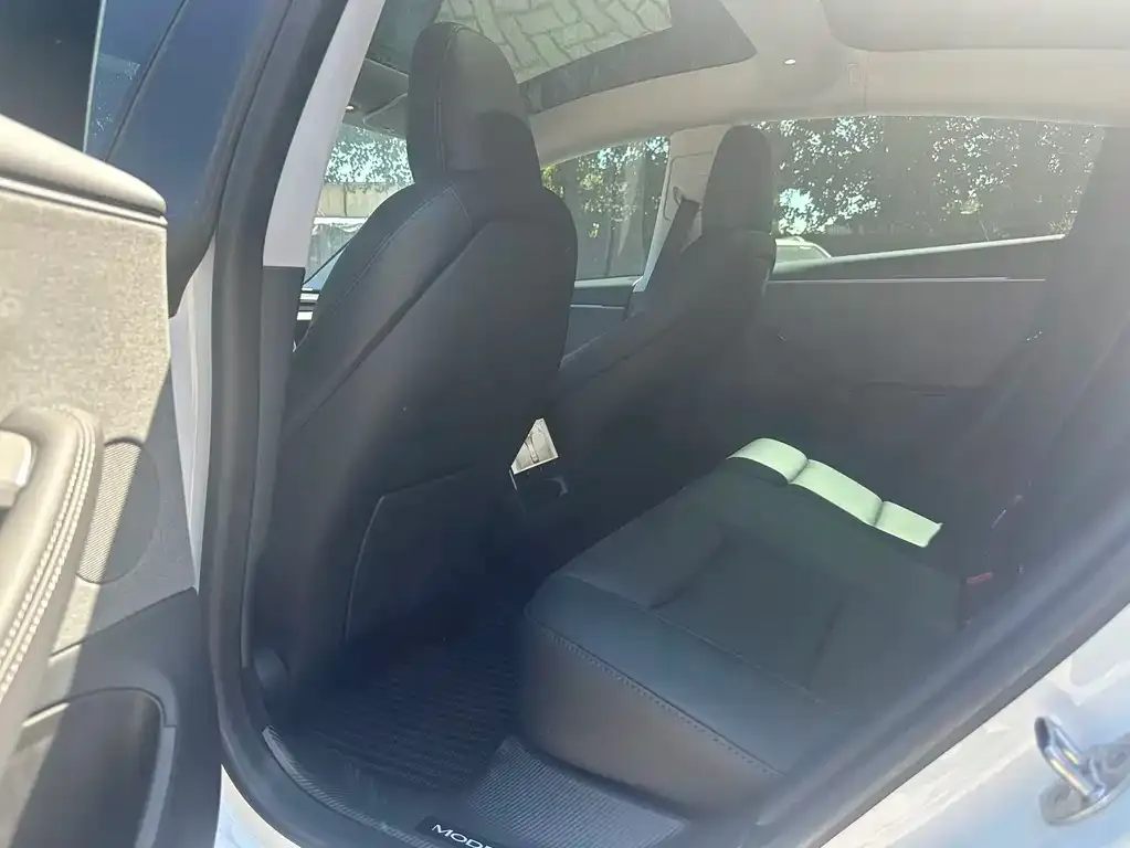 Tesla Model 3 — фото 3
