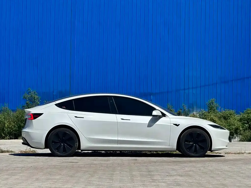 Tesla Model 3 — фото 2