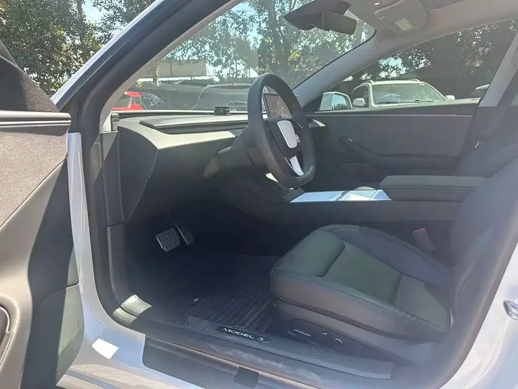 Tesla Model 3 — фото 10