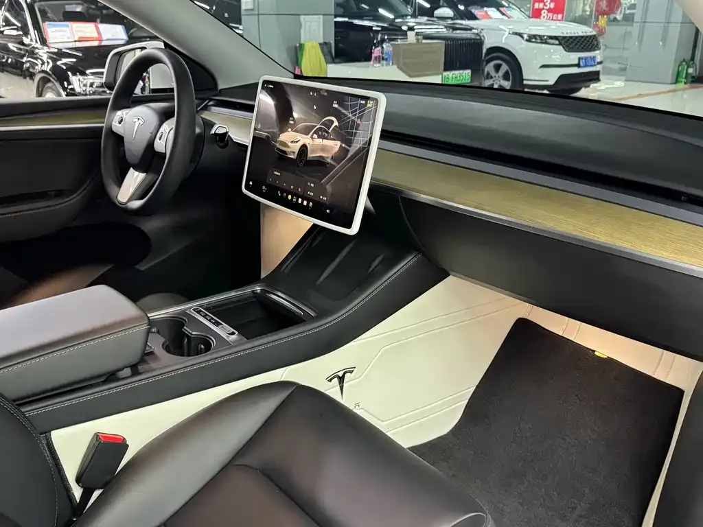 Tesla Model Y — фото 4