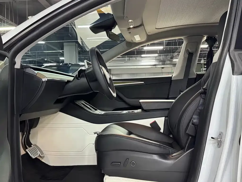 Tesla Model Y — фото 8