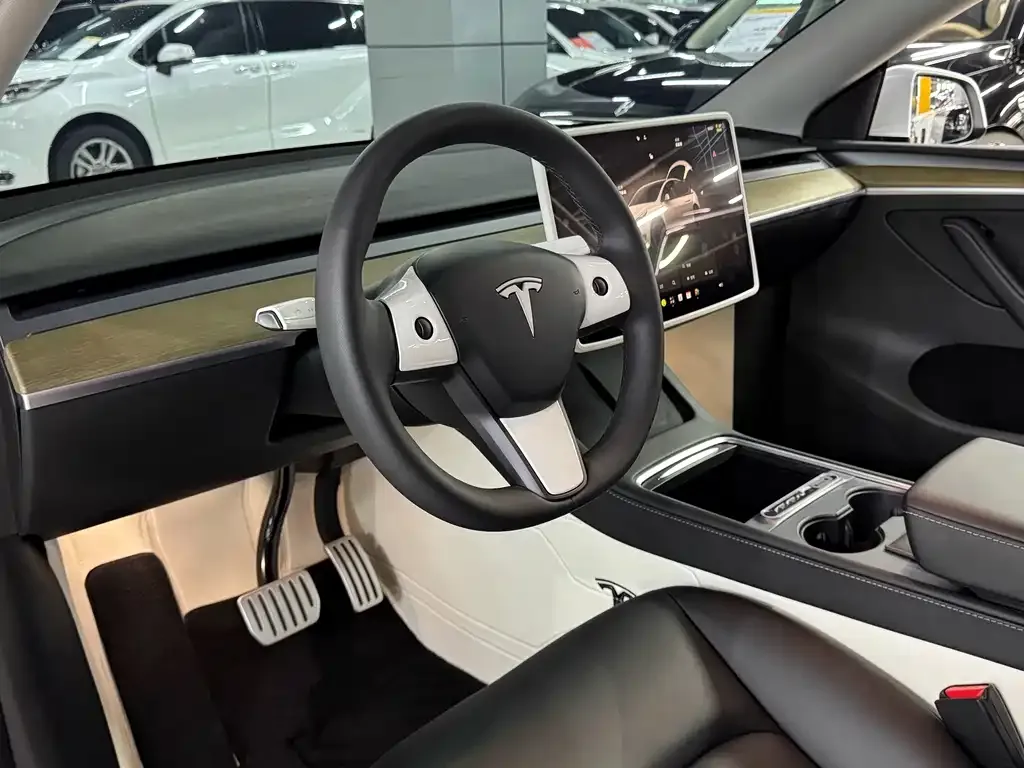 Tesla Model Y — фото 7