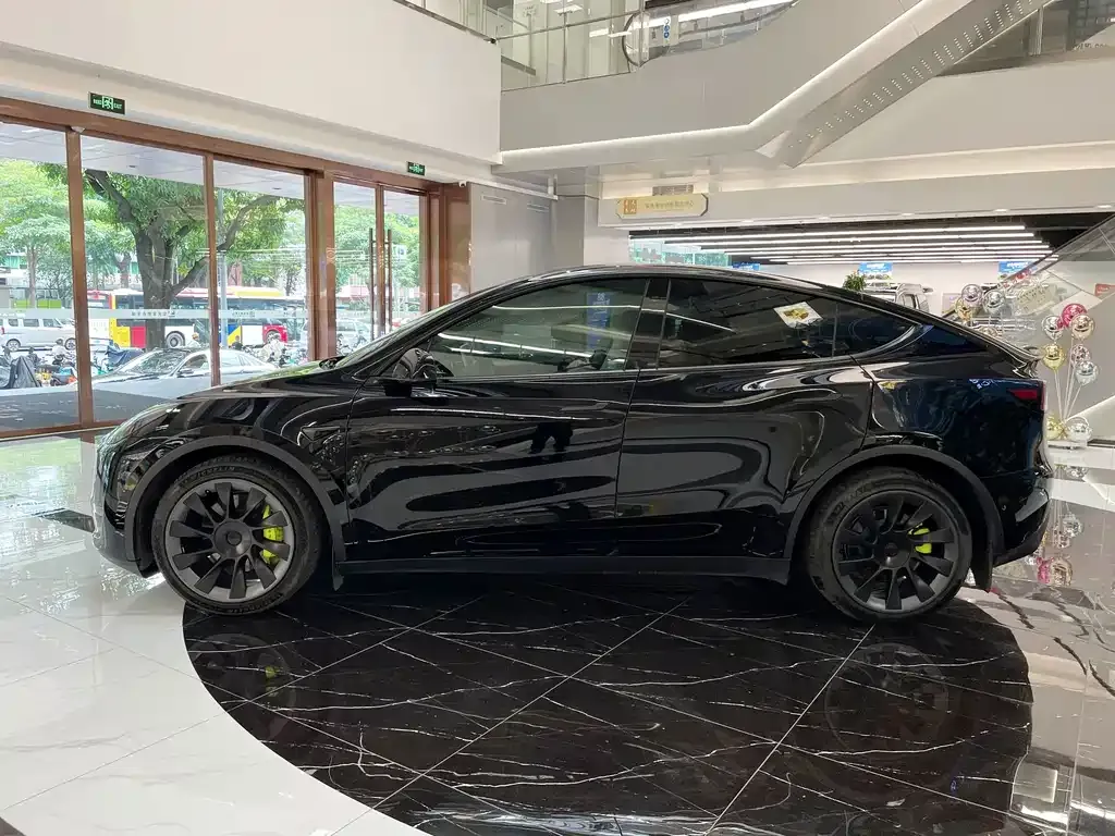Tesla Model Y — фото 7