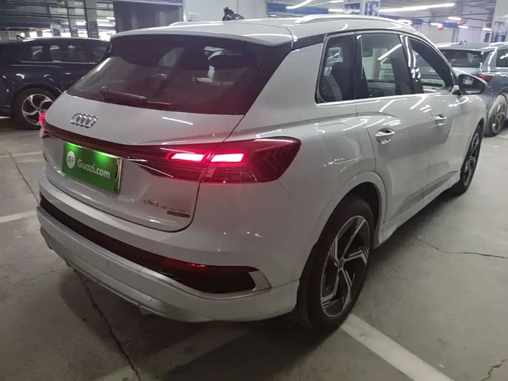 Audi Q4 e-tron — фото 10