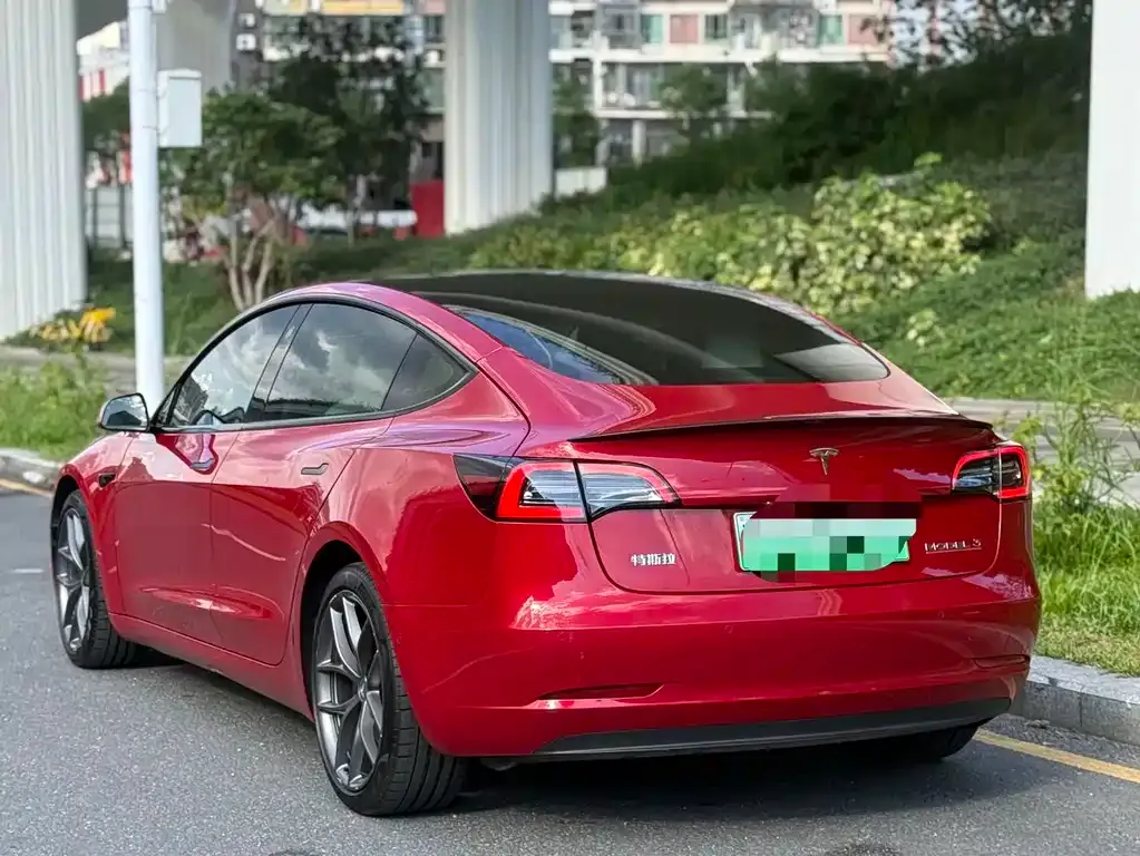 Tesla Model 3 — фото 10