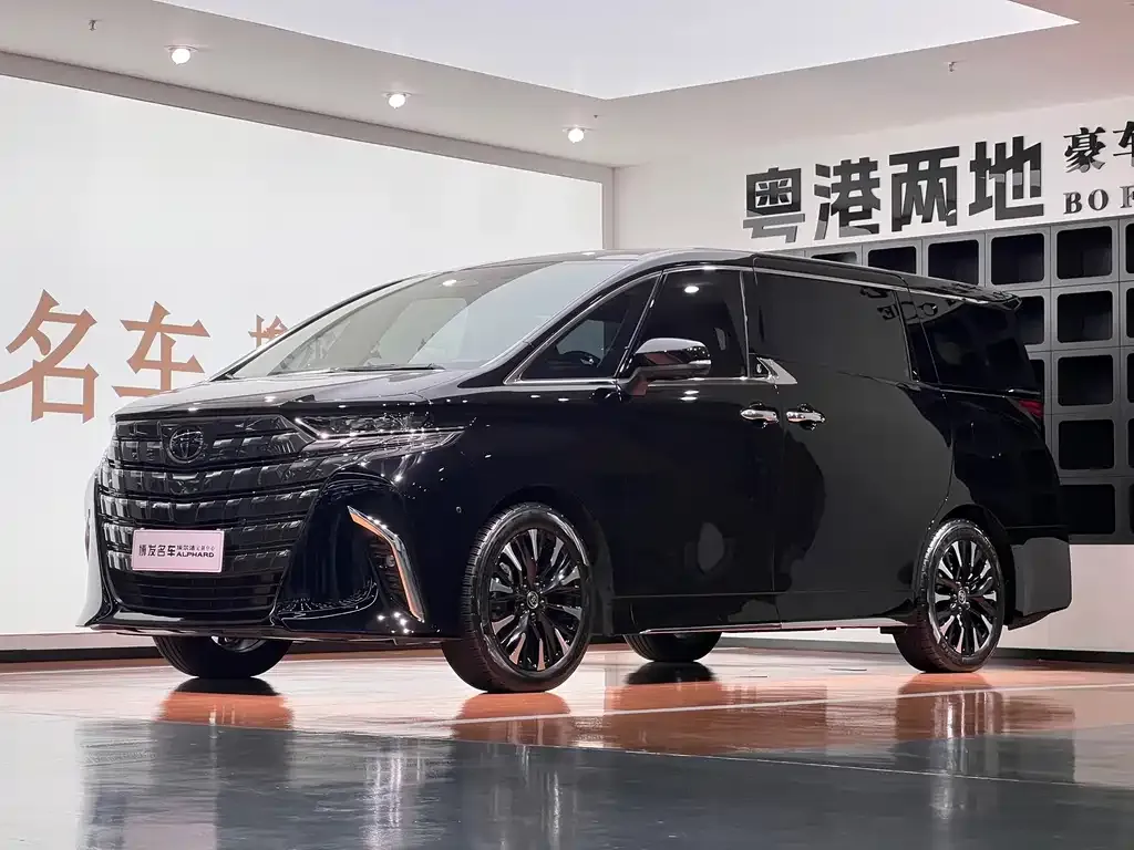 Toyota Alphard — фото 1