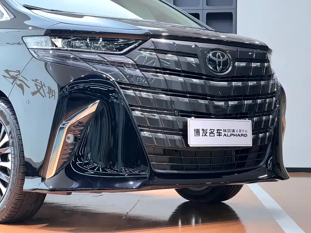 Toyota Alphard — фото 7