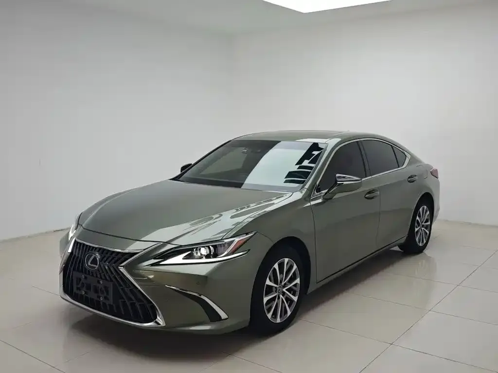 Lexus ES — фото 1