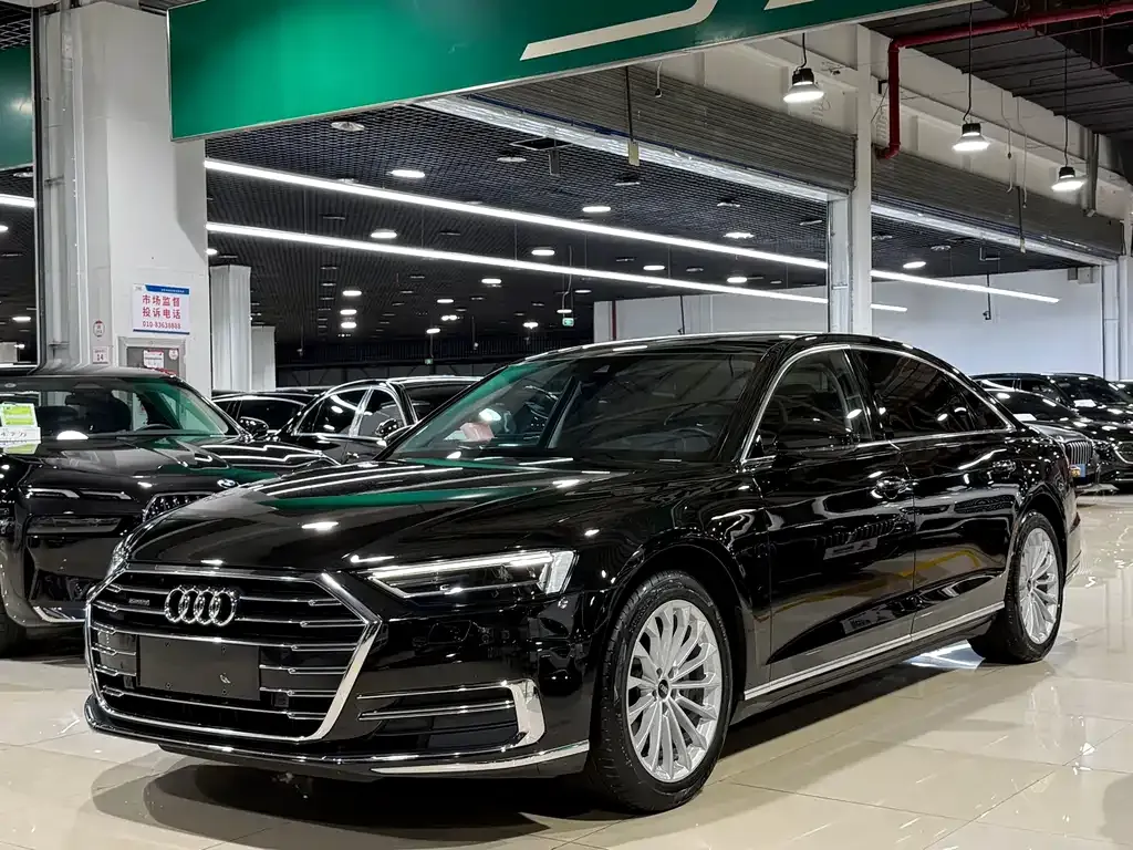 Audi A8 — фото 1