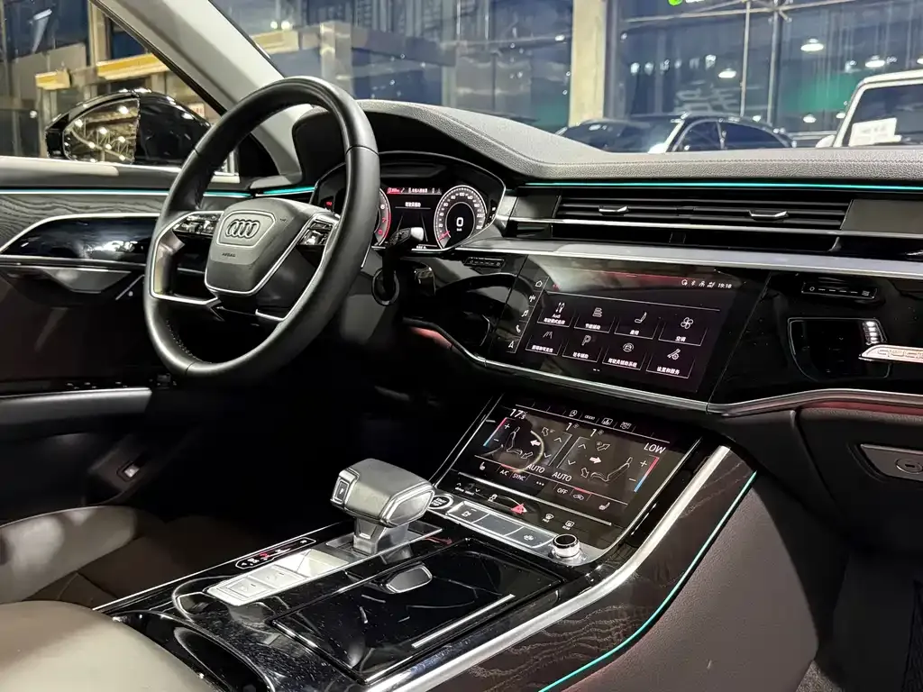 Audi A8 — фото 2