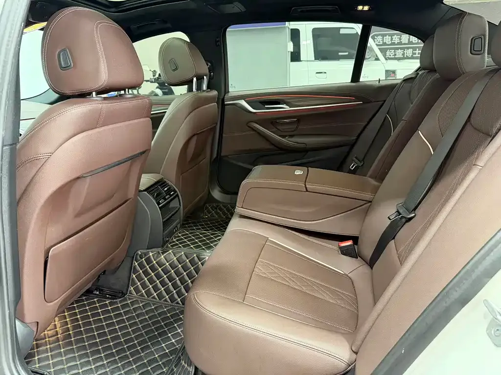 BMW 5 Series — фото 10