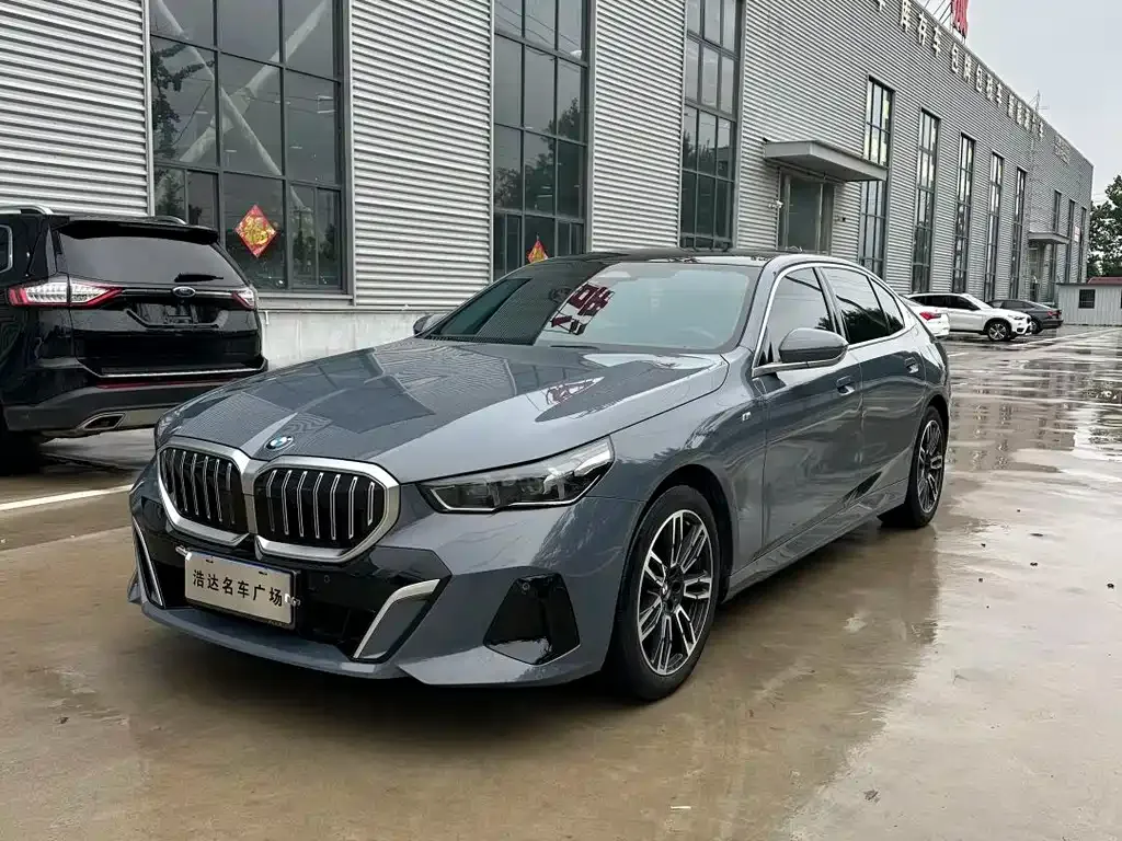 BMW 5 Series — фото 1