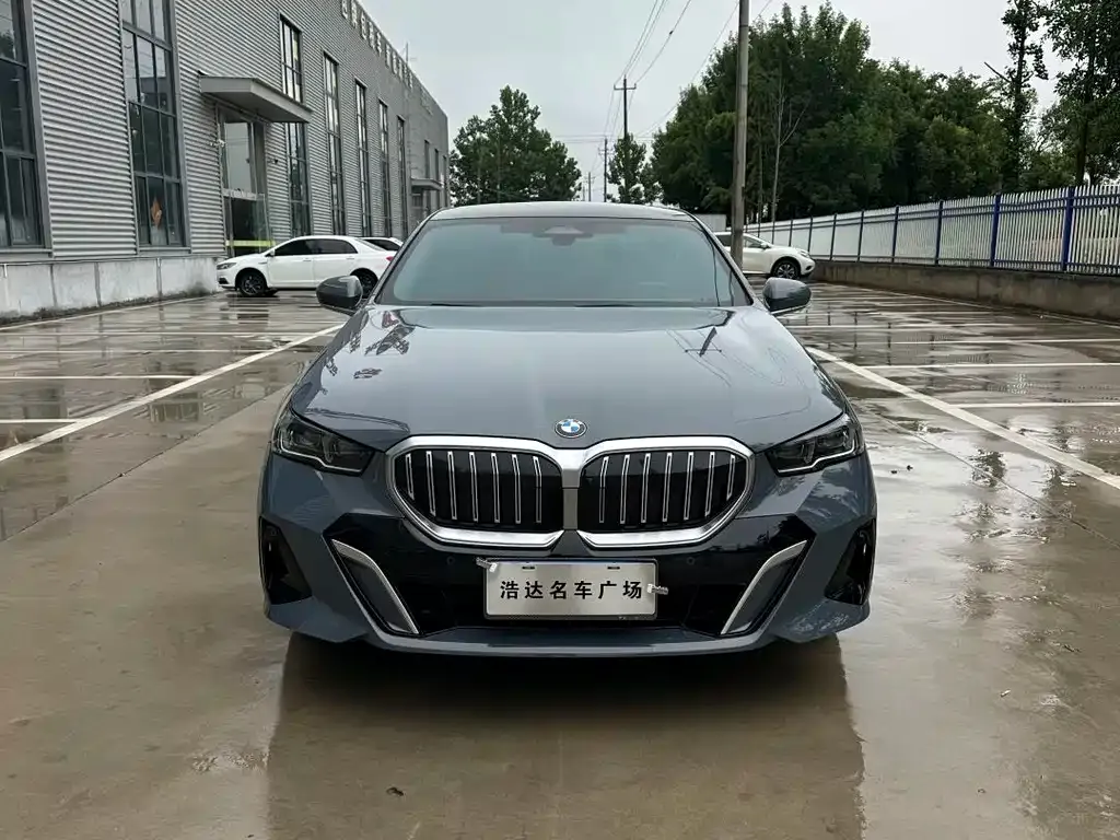 BMW 5 Series — фото 4
