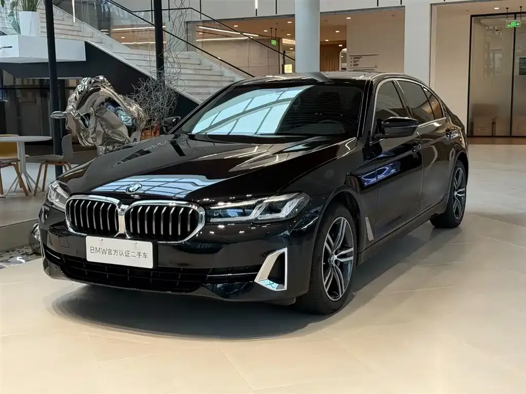 BMW 5 Series — фото 1