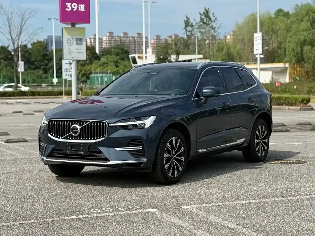 Volvo XC60 — фото 1