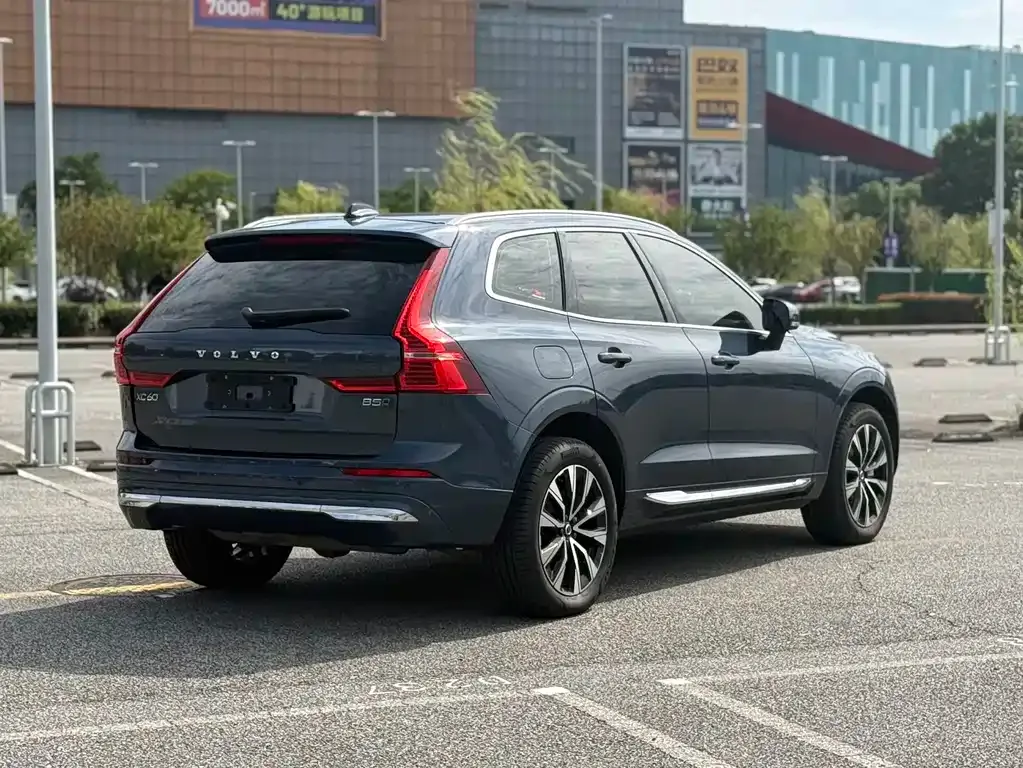 Volvo XC60 — фото 6