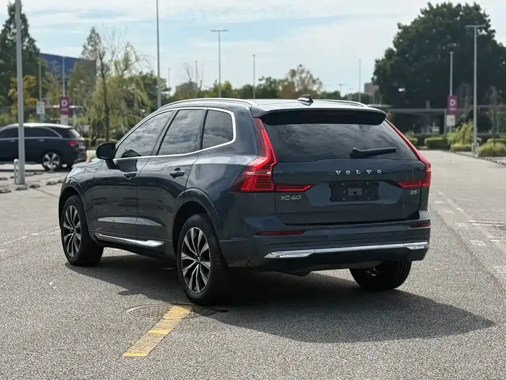 Volvo XC60 — фото 8