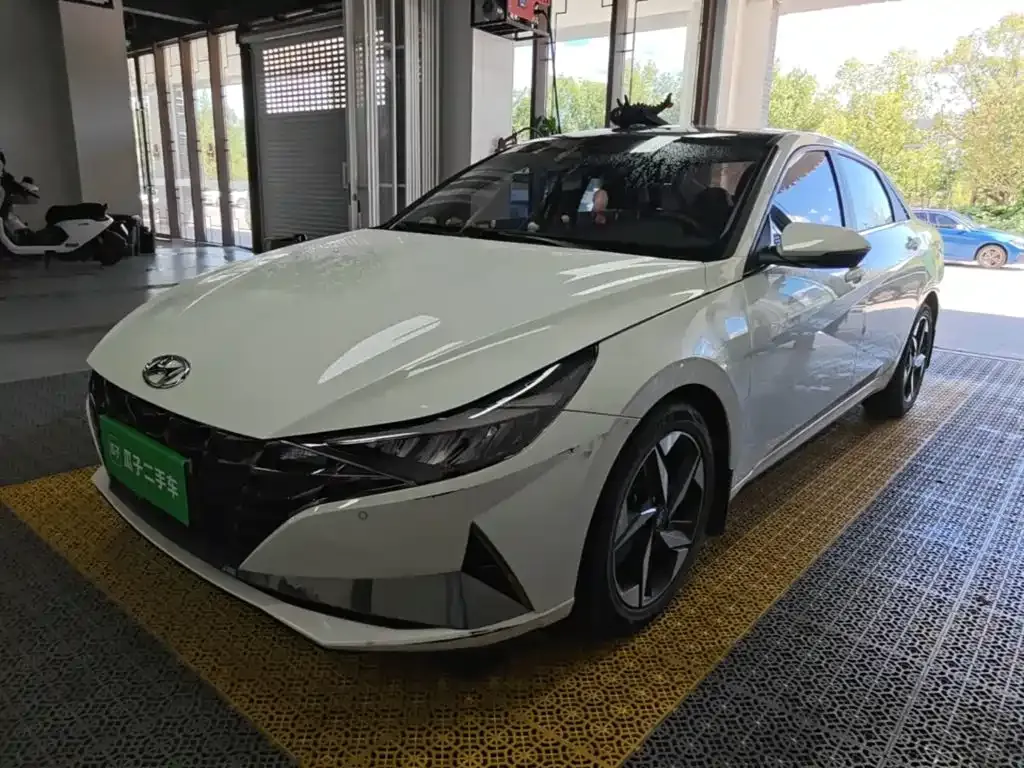 Hyundai Elantra — фото 3