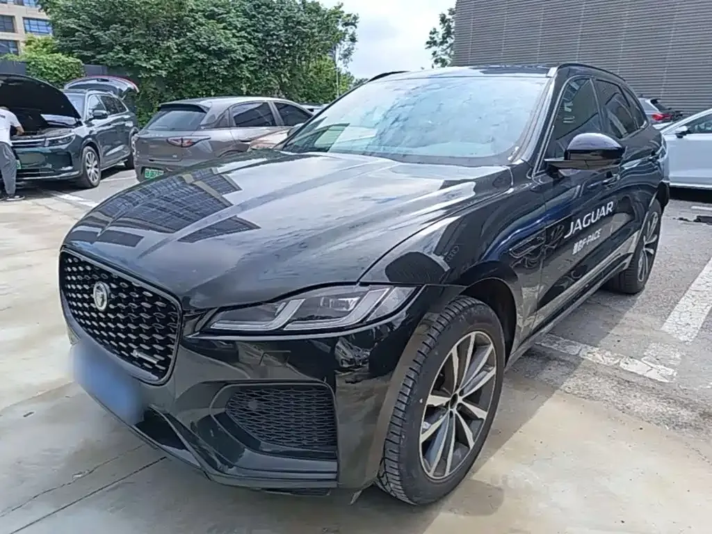 Jaguar F-PACE — фото 1