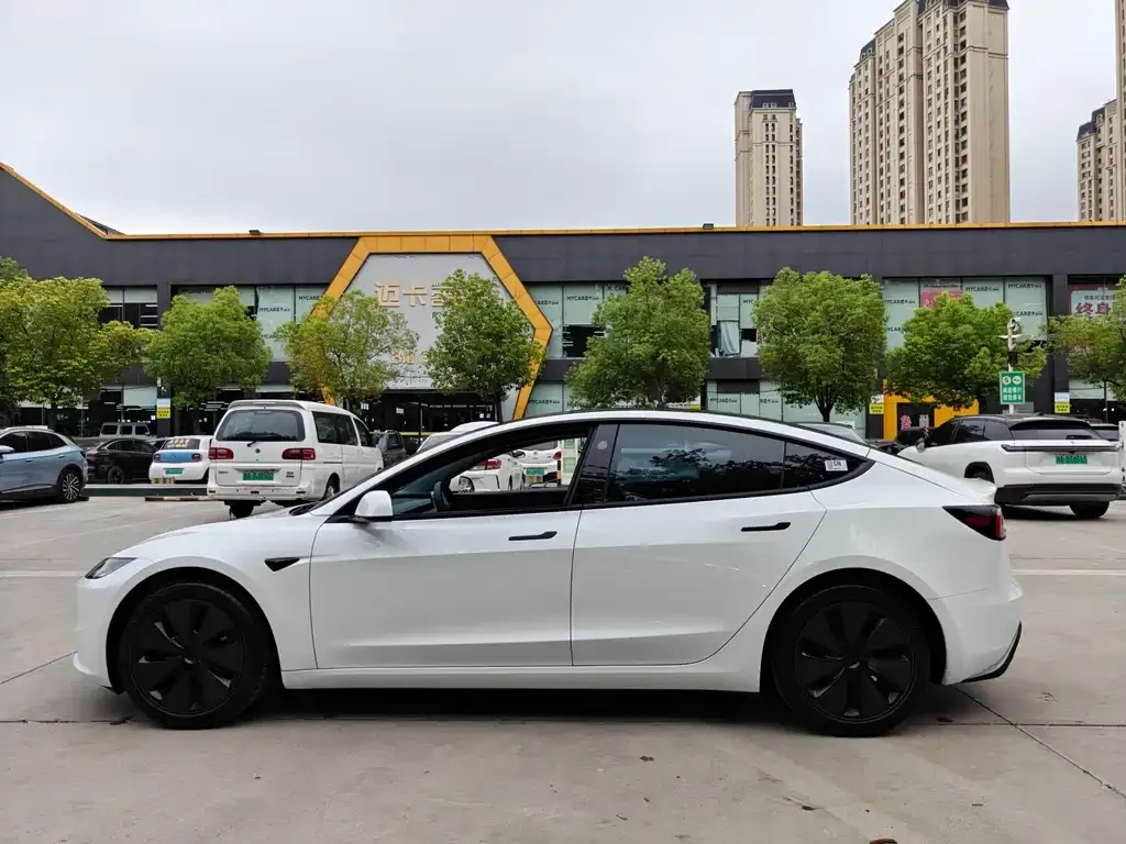 Tesla Model 3 — фото 3