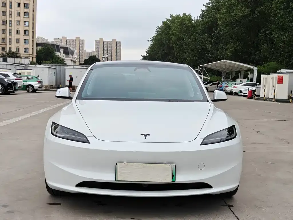 Tesla Model 3 — фото 5