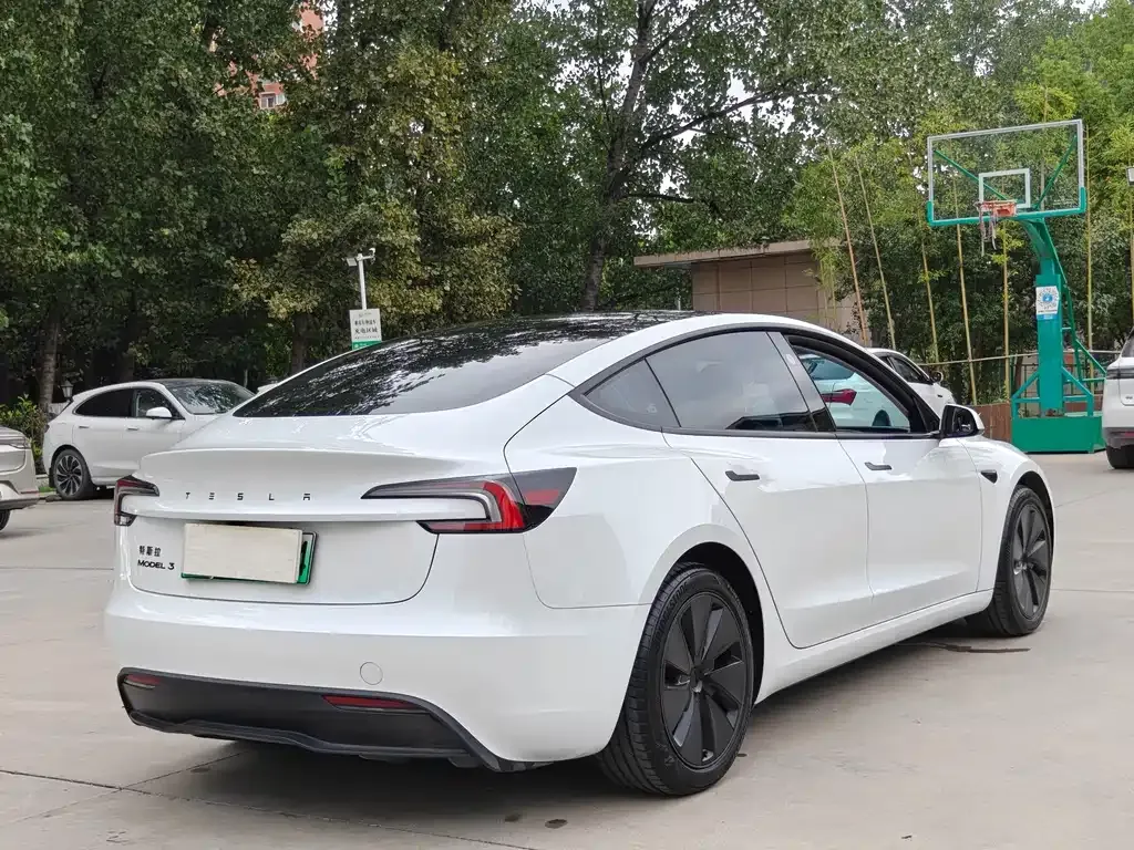 Tesla Model 3 — фото 6