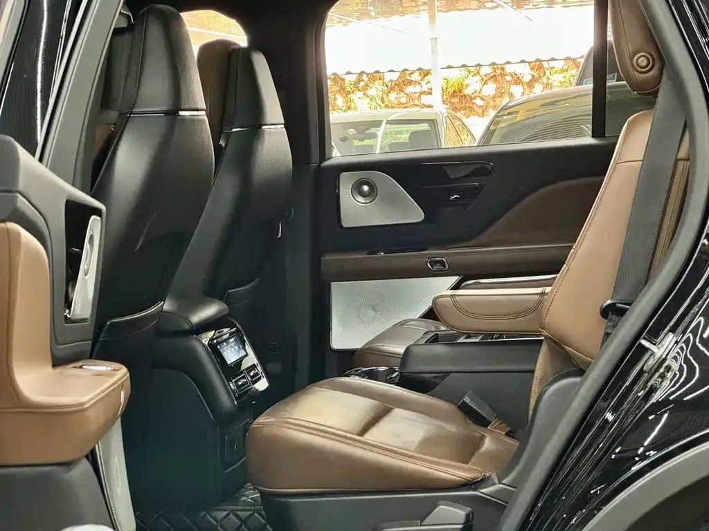 Lincoln Aviator — фото 10