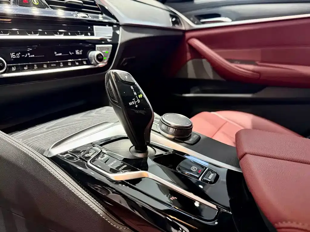 BMW 5 Series — фото 2