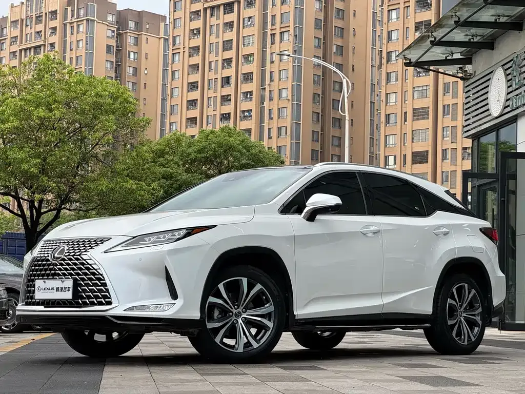 Lexus RX — фото 1
