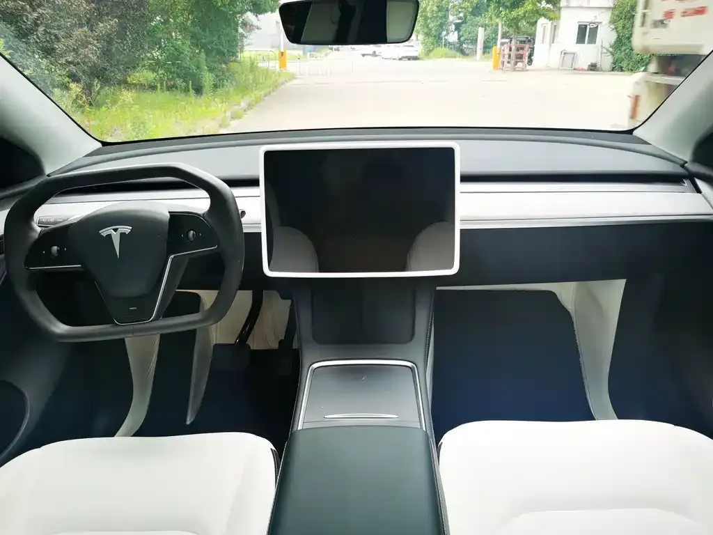 Tesla Model Y — фото 2