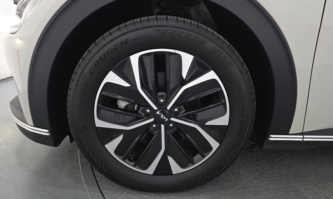 Kia EV6 — фото 7