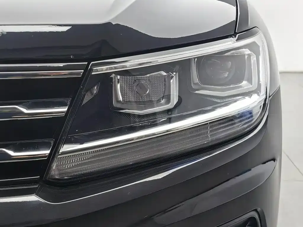 Volkswagen Tiguan L — фото 7