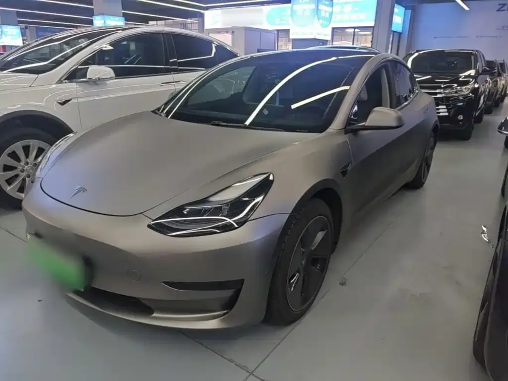 Tesla Model 3 — фото 1