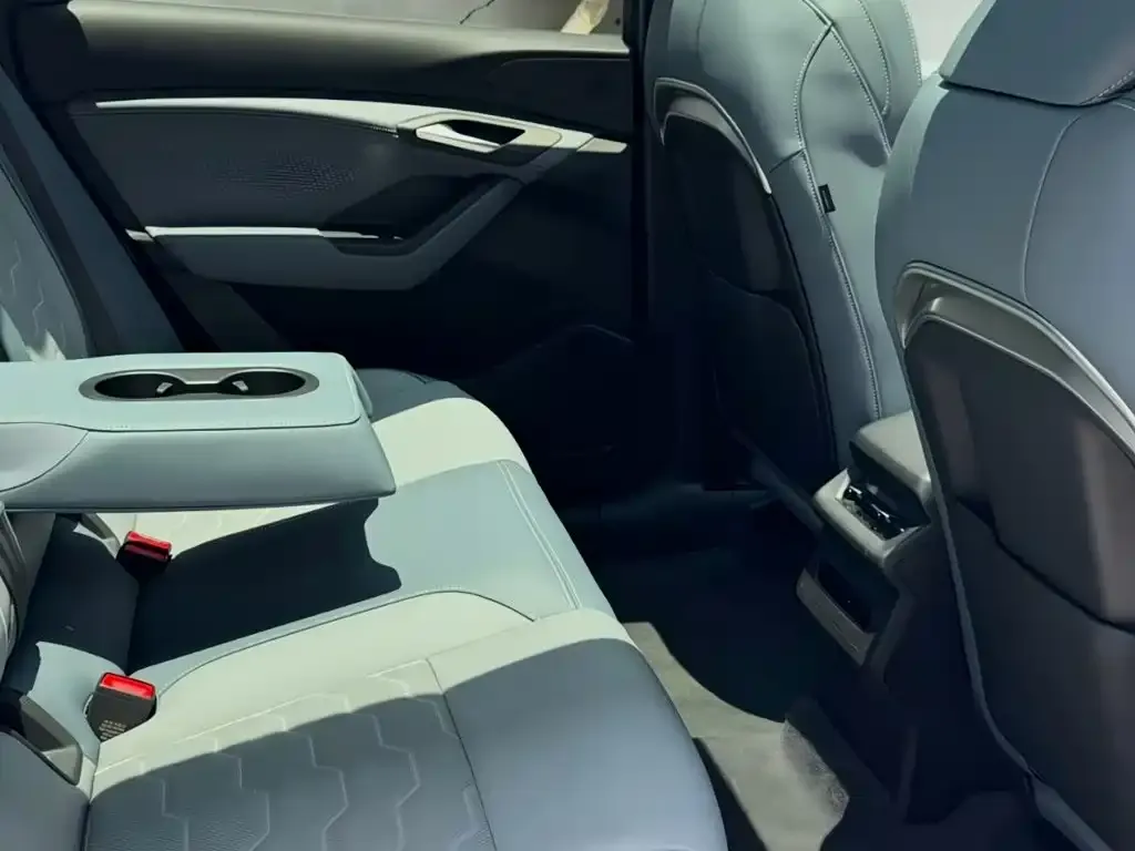 Audi Q6L e-tron — фото 4