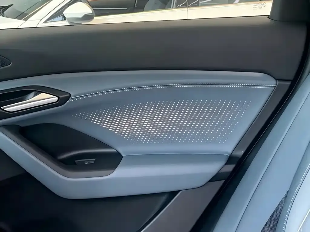 Audi Q6L e-tron — фото 9