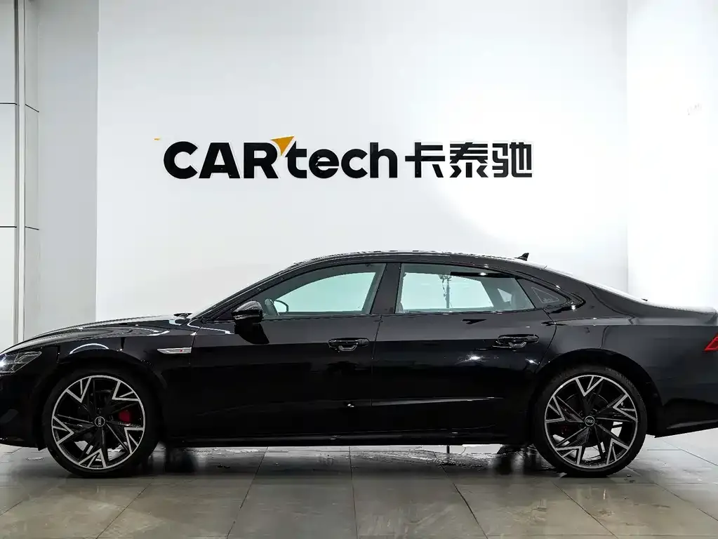 Audi A7L — фото 6