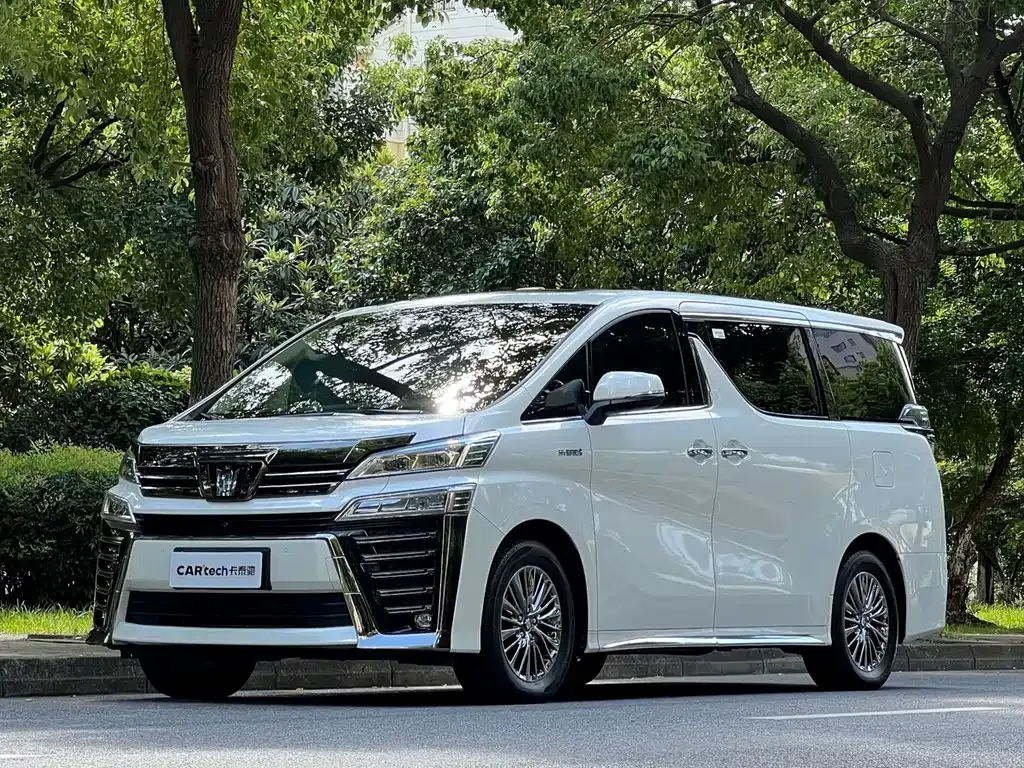 Toyota Vellfire — фото 1