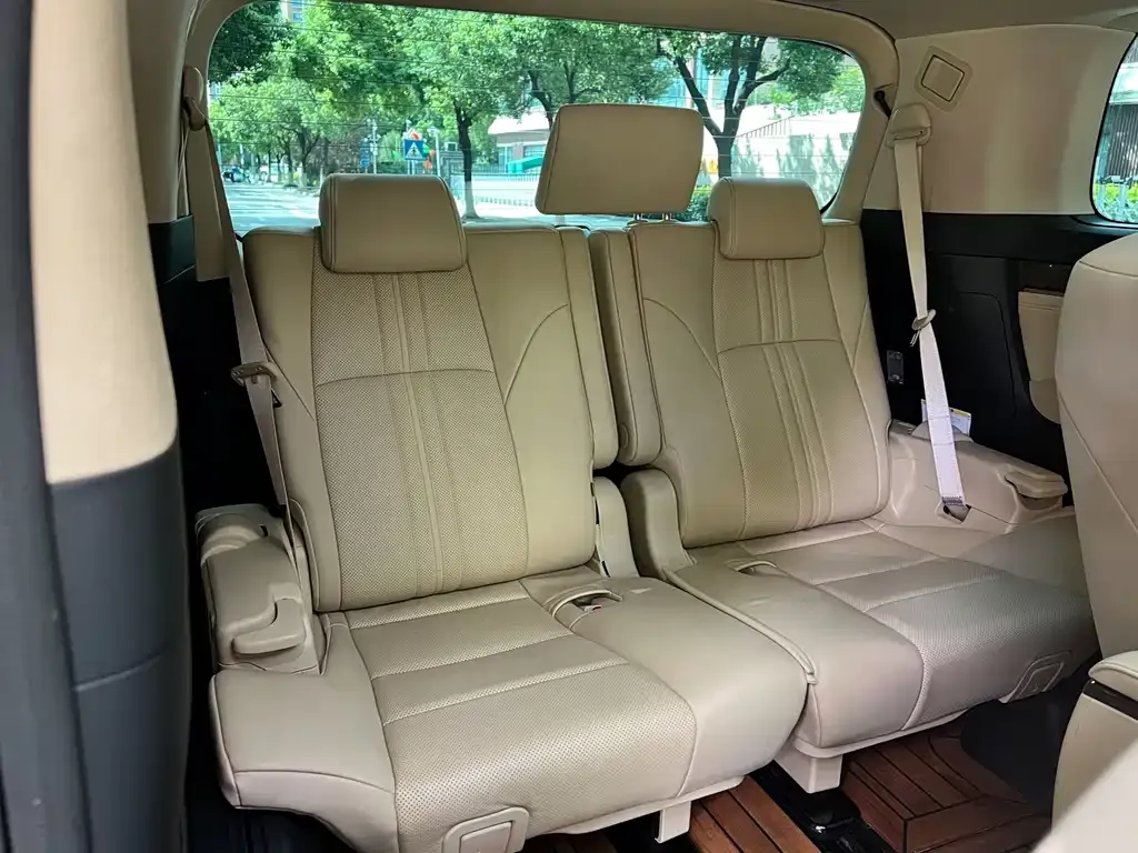 Toyota Vellfire — фото 3