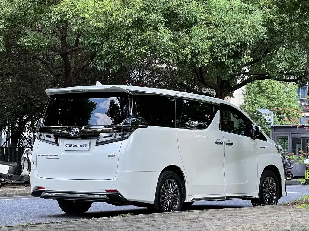 Toyota Vellfire — фото 10