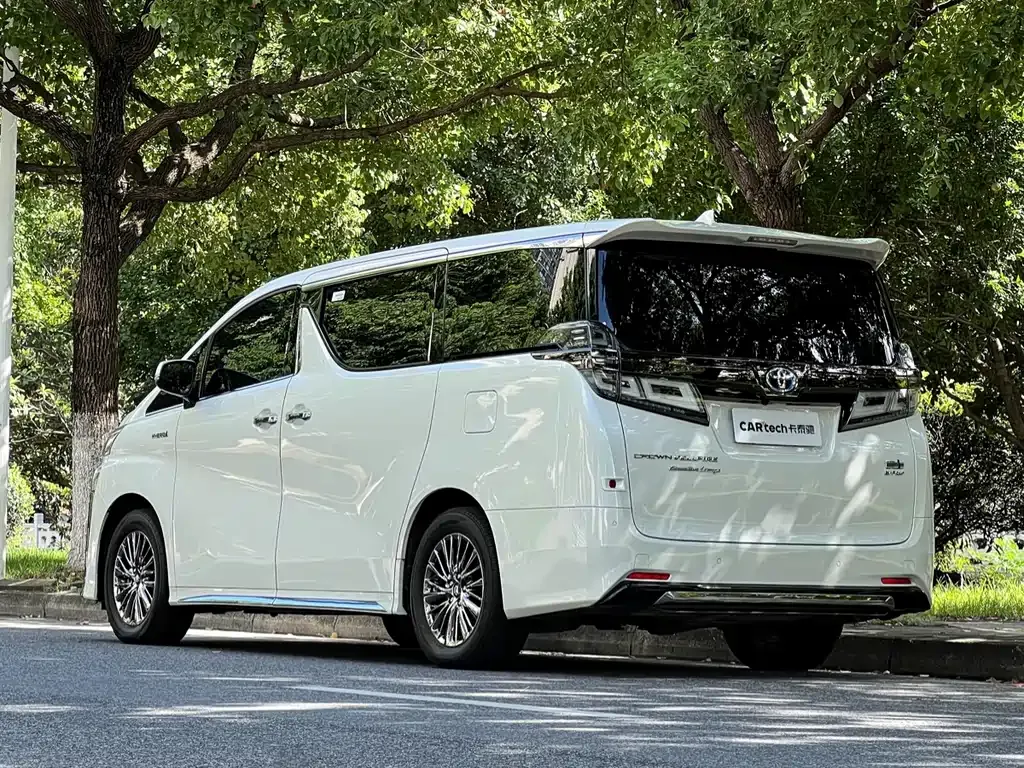 Toyota Vellfire — фото 8