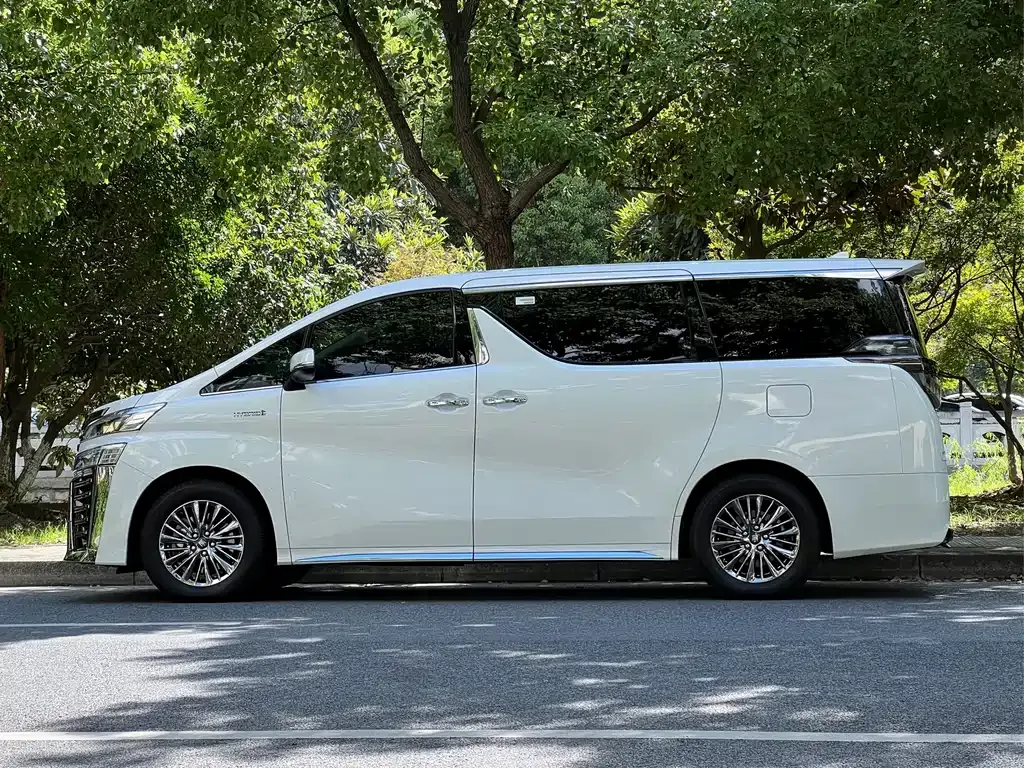 Toyota Vellfire — фото 4