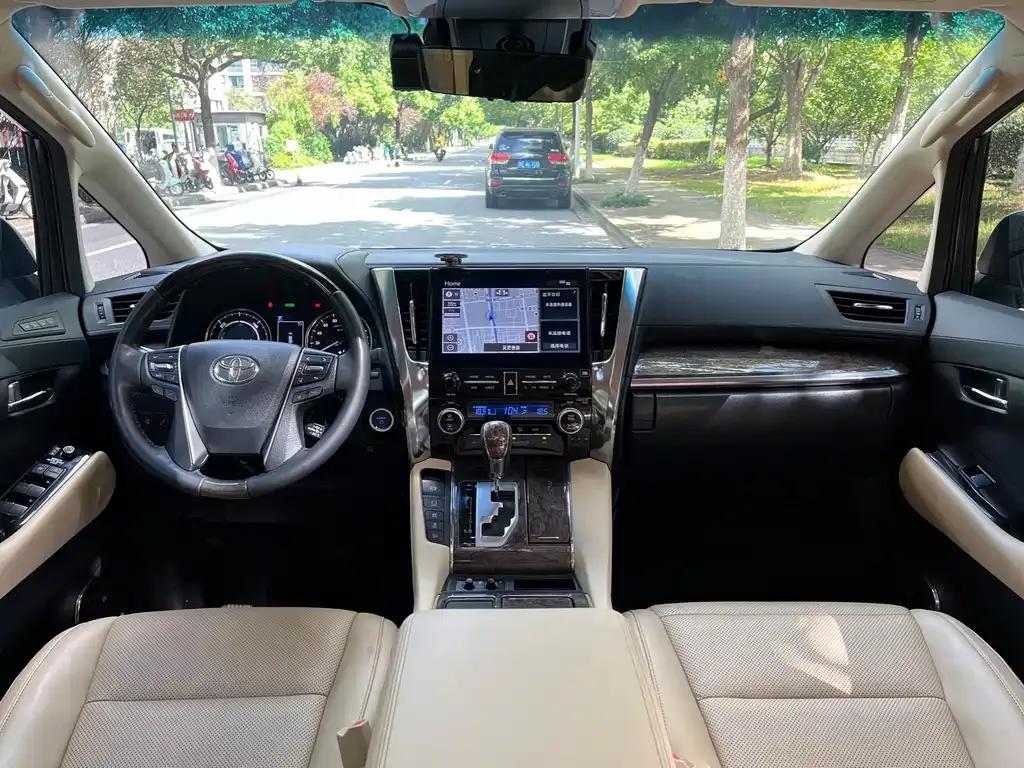 Toyota Vellfire — фото 6