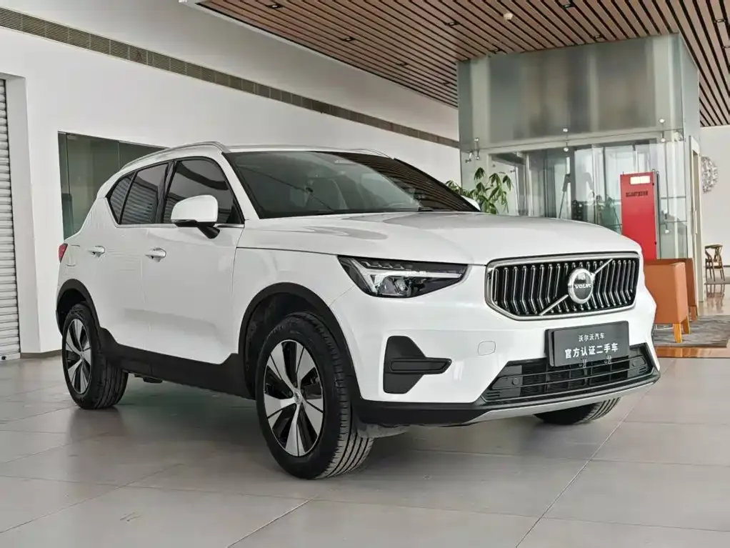 Volvo XC40 — фото 5