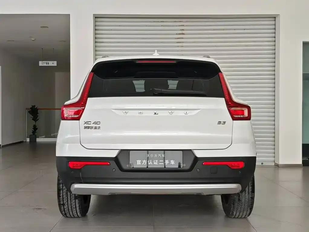 Volvo XC40 — фото 6