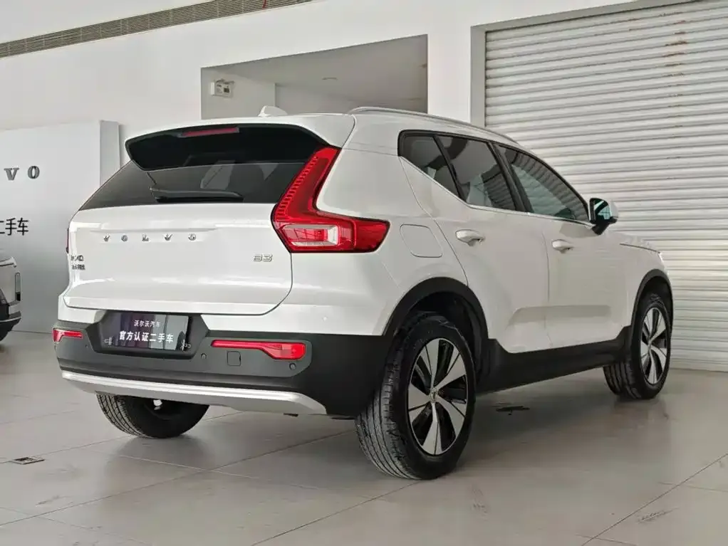 Volvo XC40 — фото 7