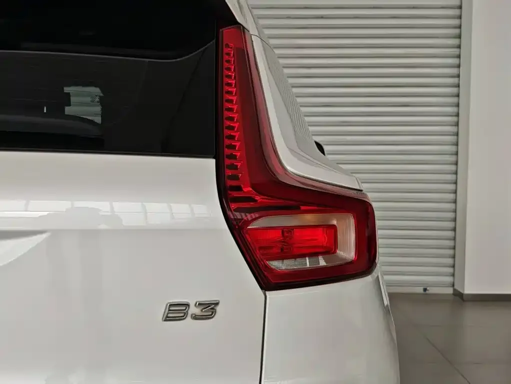 Volvo XC40 — фото 4