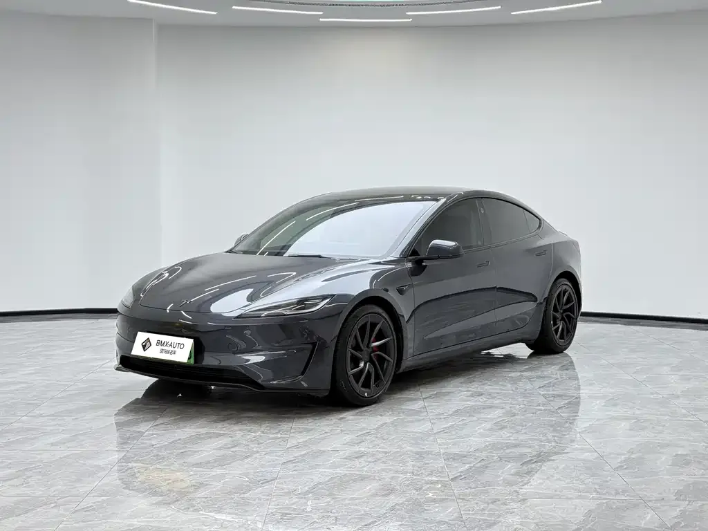 Tesla Model 3 — фото 1