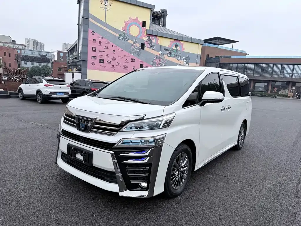 Toyota Vellfire — фото 1