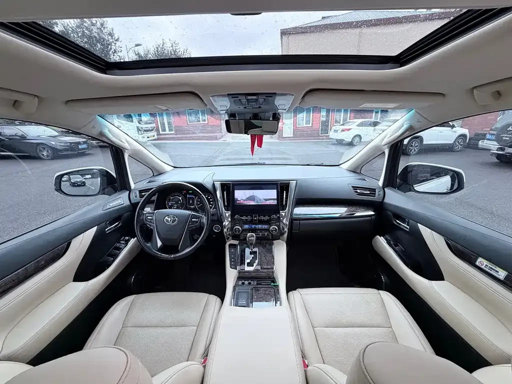 Toyota Vellfire — фото 4